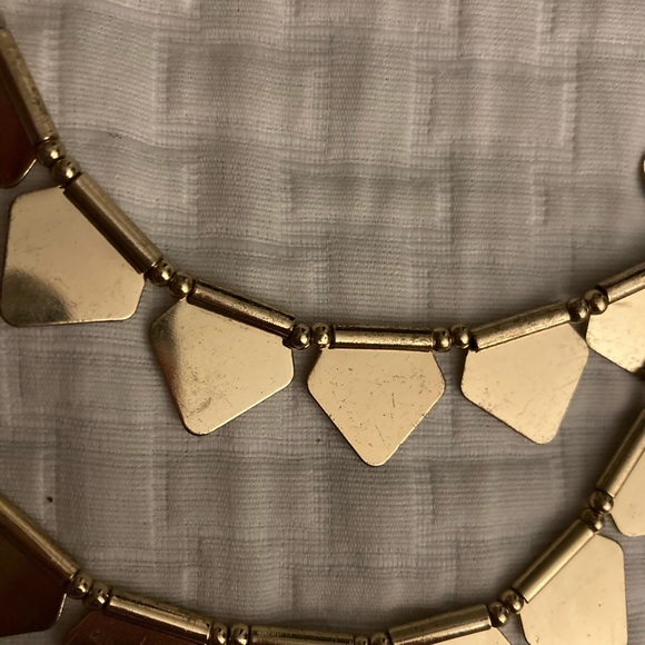 Gold triangle necklace - Picture 4 of 5